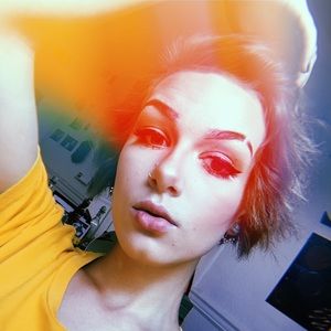 Meet your Posher, Ella